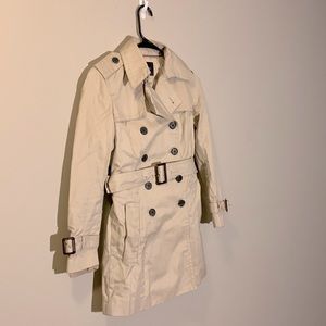 XXS petite khaki trench coat from banana republic. Barely used, kept in storage.